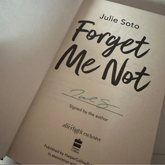 SIGNED Forget Me Not by Julie Soto ILLUMICRATE AFTERLIGHT EXCLUSIVE Hardback - Picture 4 of 7